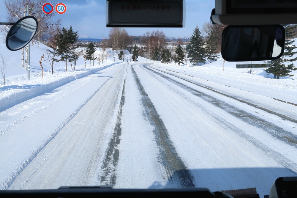 雪道に自信がないなら貸切バス！