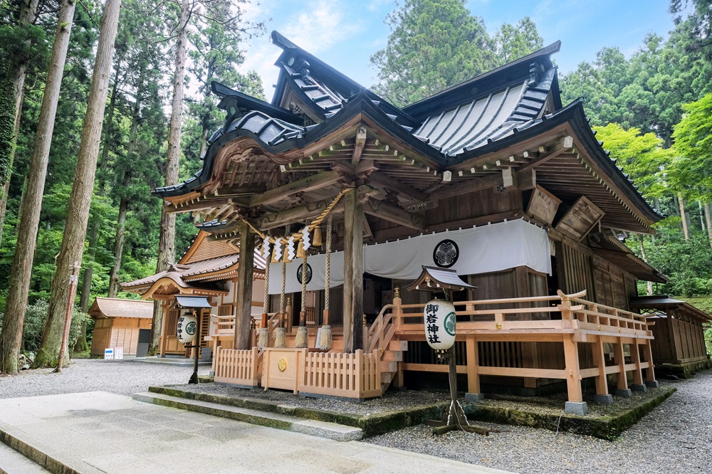 御岩神社