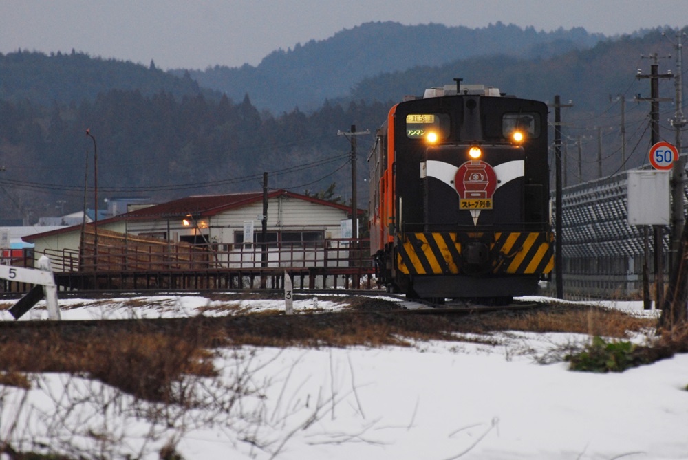 「津軽鉄道・ストーブ列車」