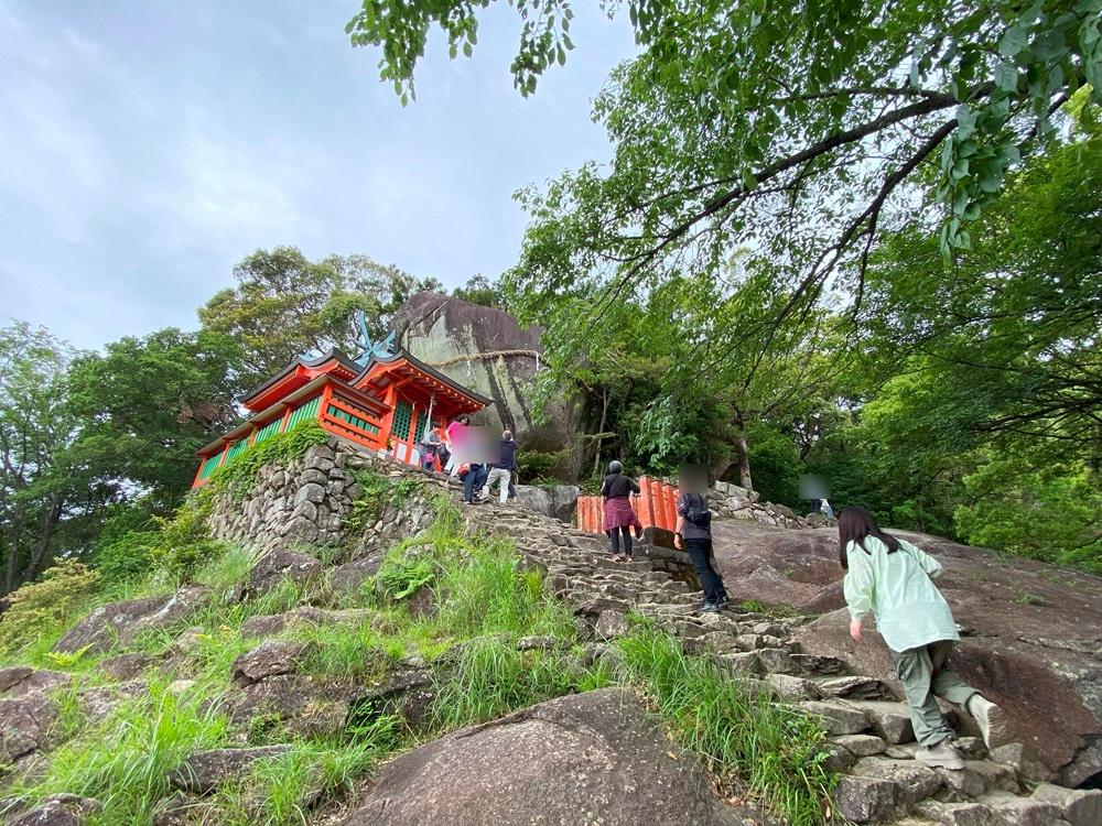 巨石がご神体の神倉神社