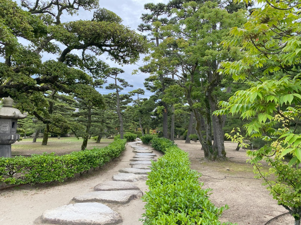 「披雲閣庭園」