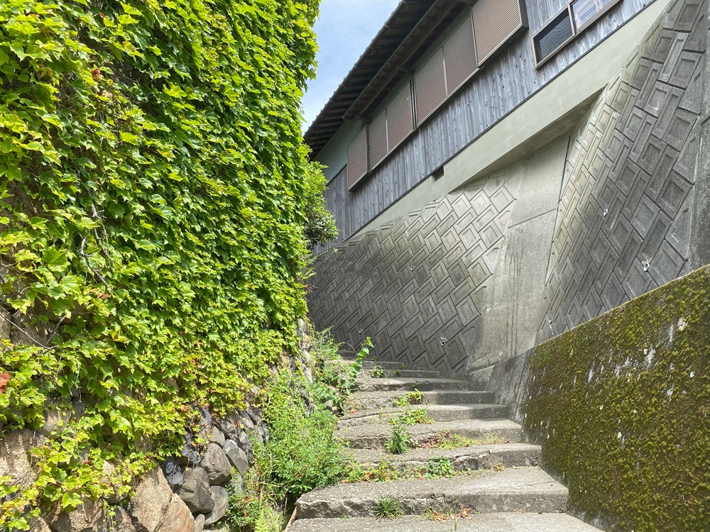 どこか懐かしく趣のある男木島の道