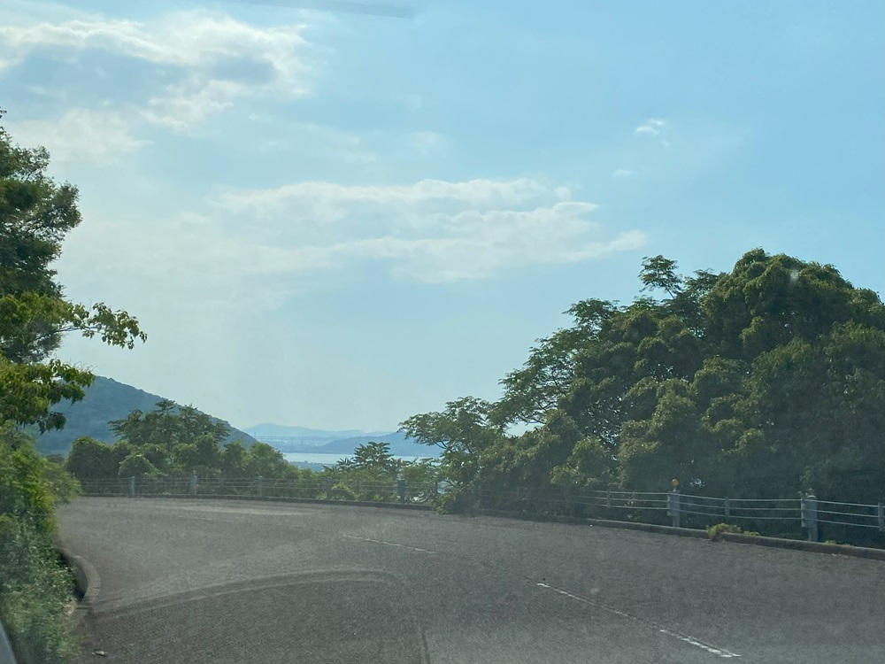 車窓からは瀬戸内海が一望