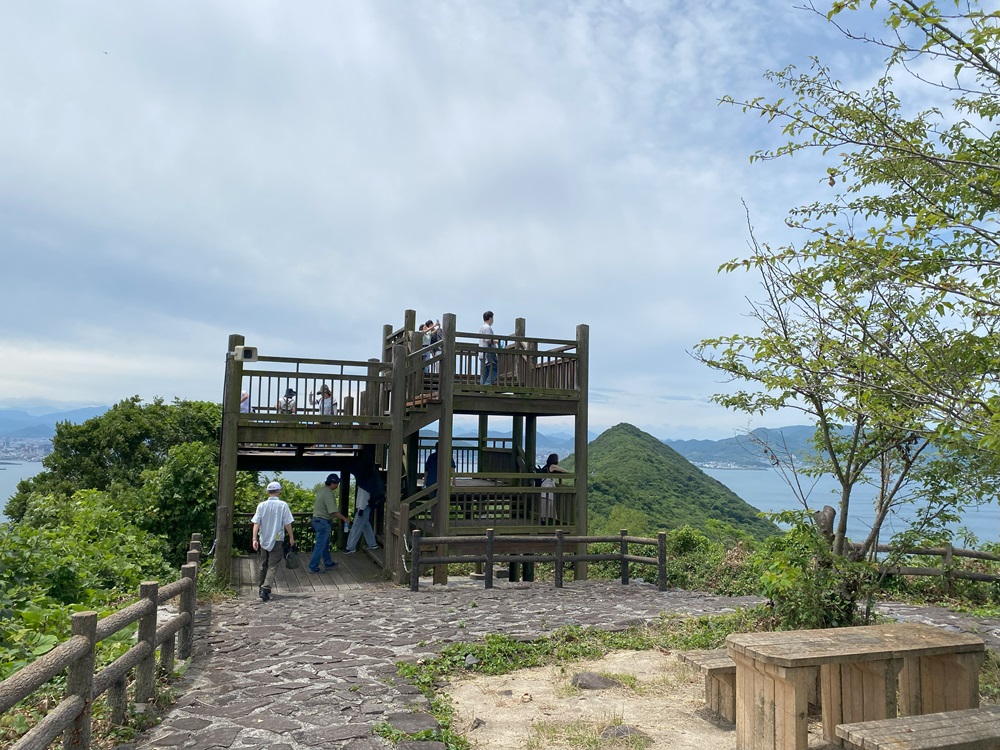 鷲ヶ峰展望台が見えてきた