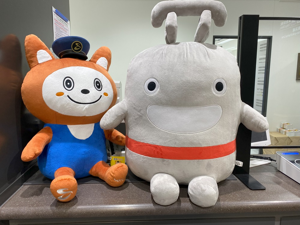 基調なそうにゃんとのるるんの2ショット