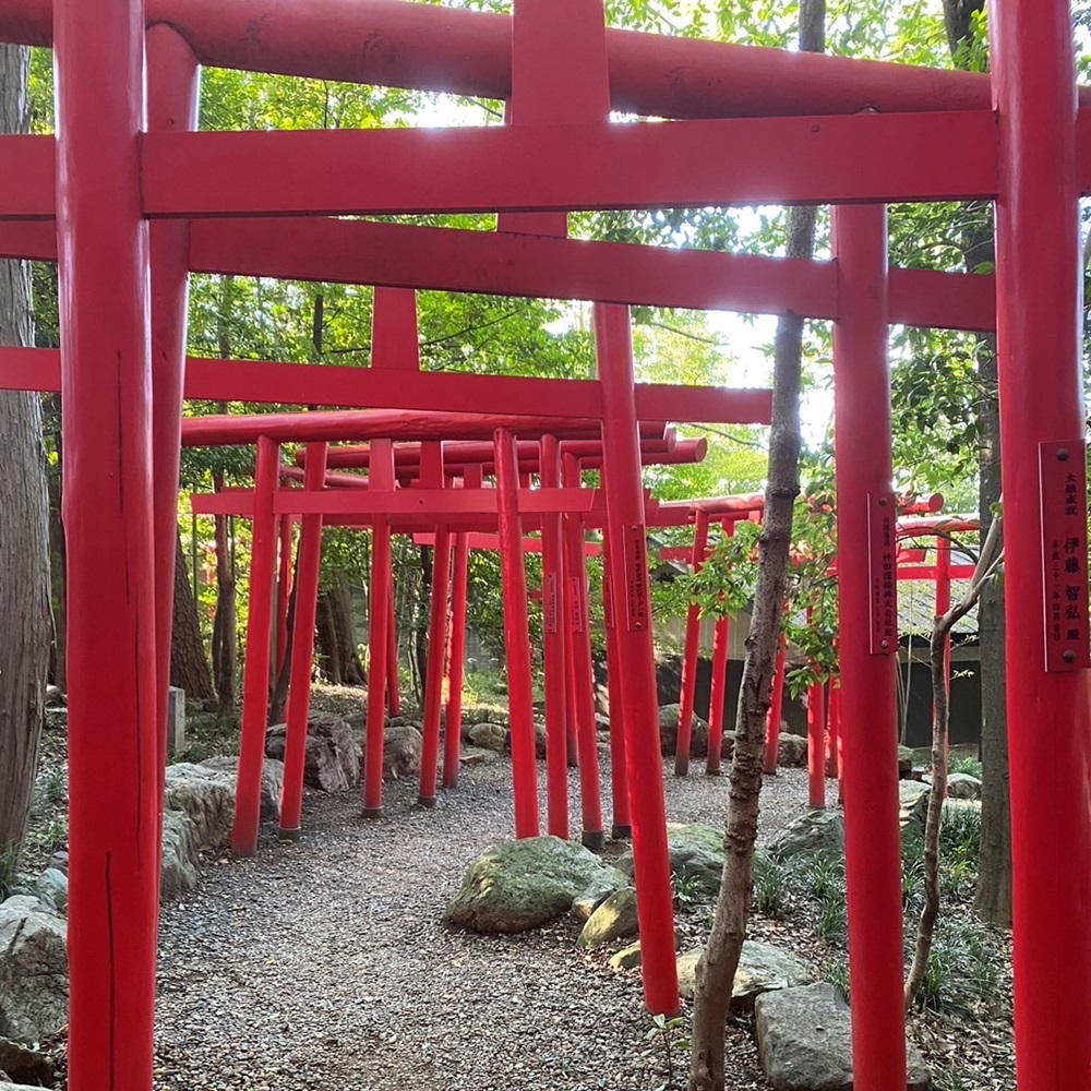 稲荷神社でおなじみの朱色鳥居