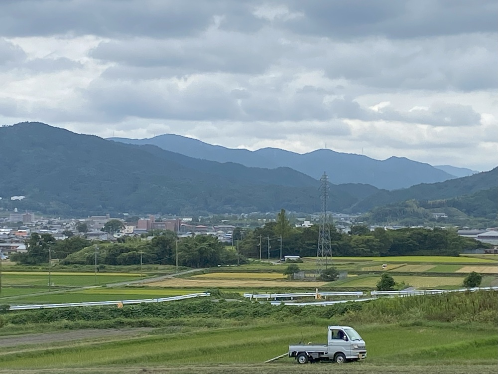 千歳車塚古墳を遠望