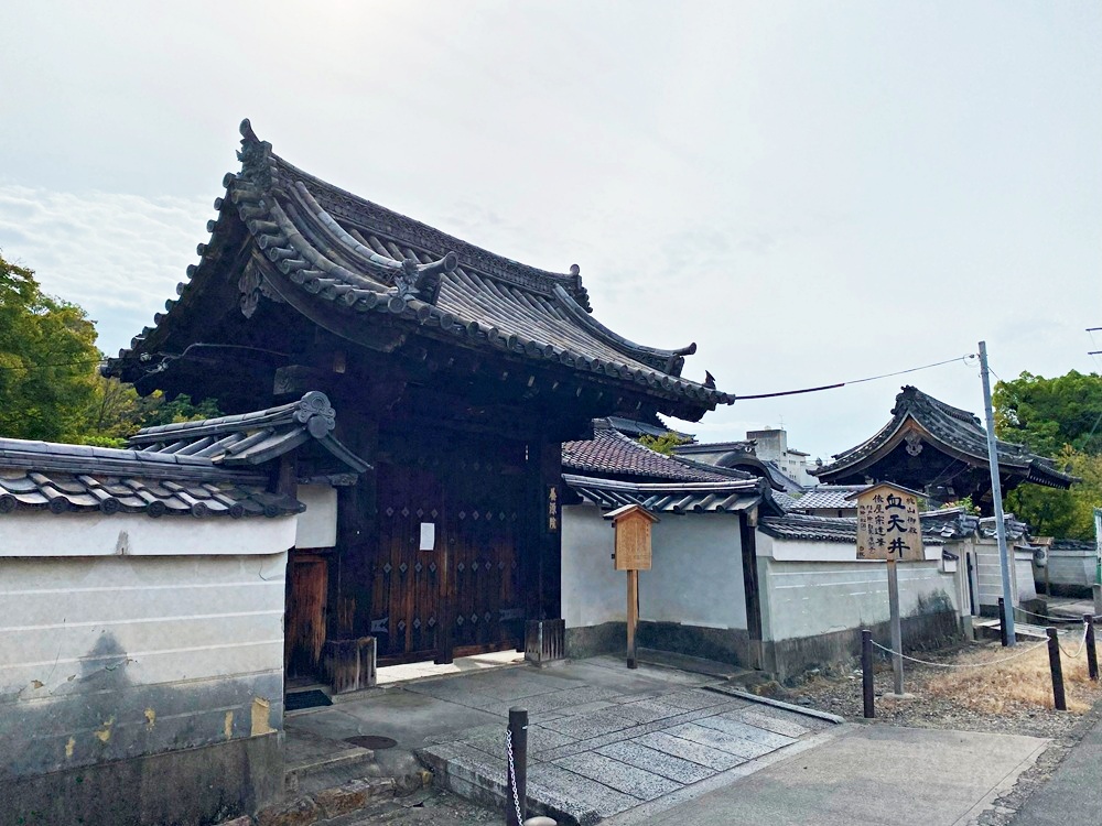 血天井でおなじみの養源院