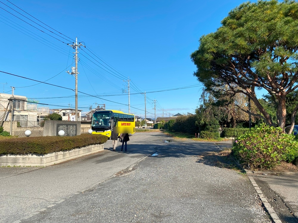 観光バスも停められる駐車場あり