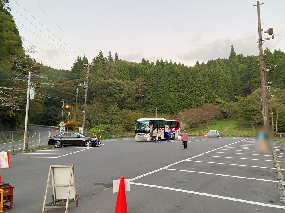 御岩神社・駐車場P2がバス駐車場