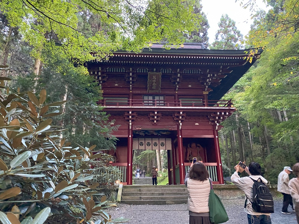 御岩神社の楼門