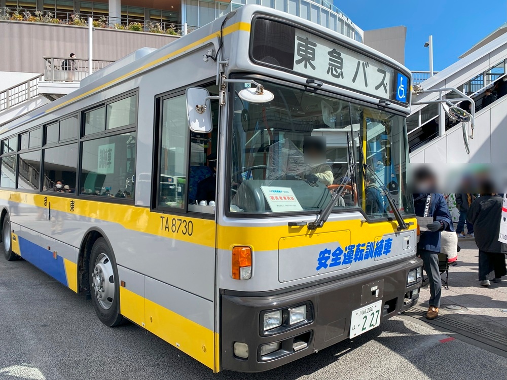 東急バス　安全運転訓練車