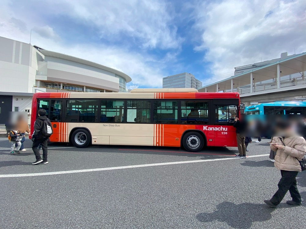 新カラーの神奈中バス